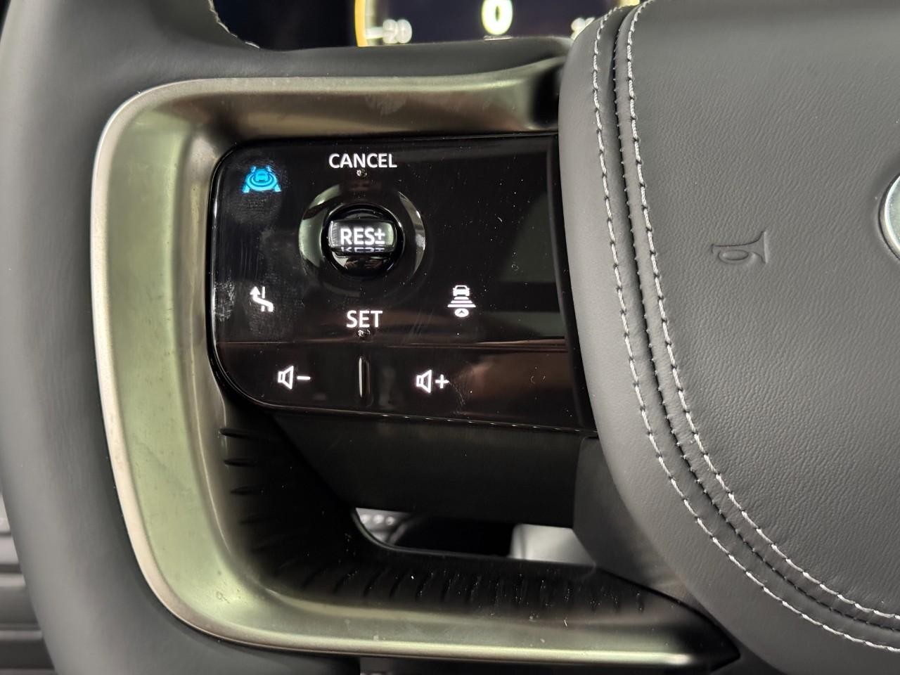 INFINITI QX80 Vehicle Full-screen Gallery Image 30