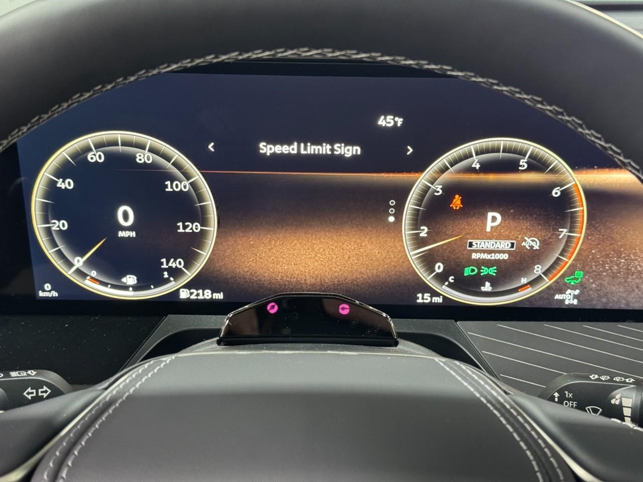 INFINITI QX80 Vehicle Full-screen Gallery Image 32