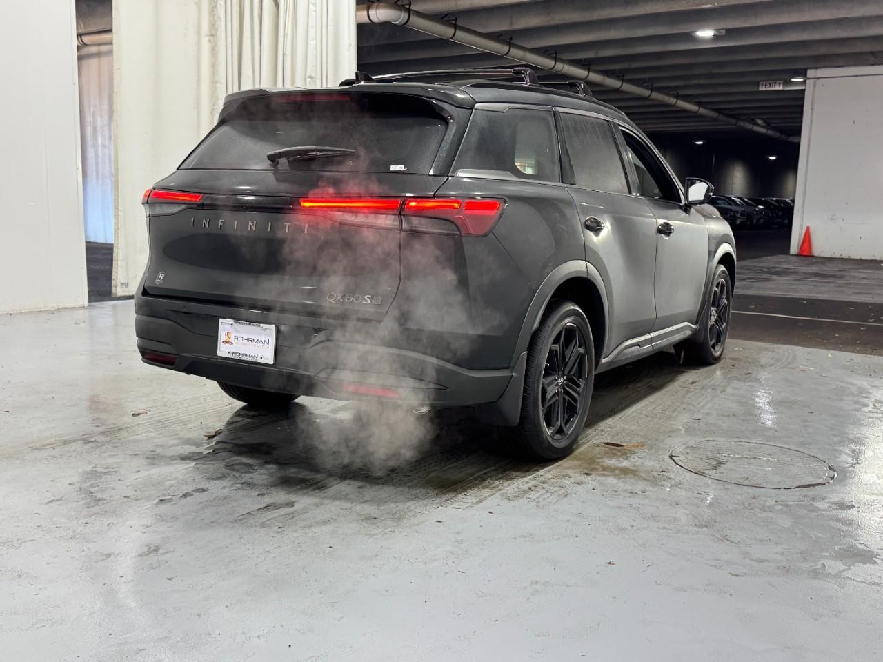 INFINITI QX60 Vehicle Full-screen Gallery Image 4