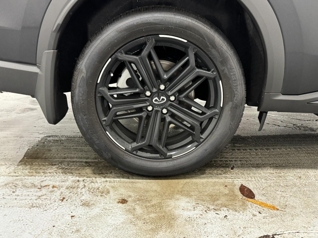 INFINITI QX60 Vehicle Full-screen Gallery Image 5