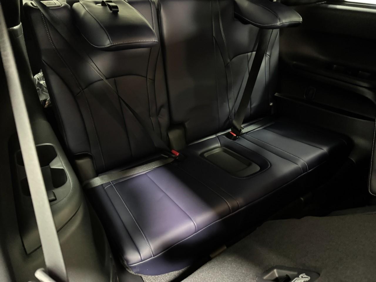 INFINITI QX60 Vehicle Full-screen Gallery Image 11