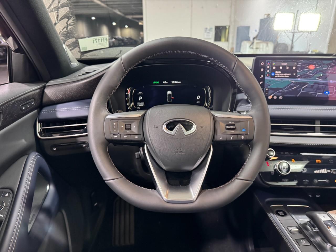 INFINITI QX60 Vehicle Full-screen Gallery Image 16