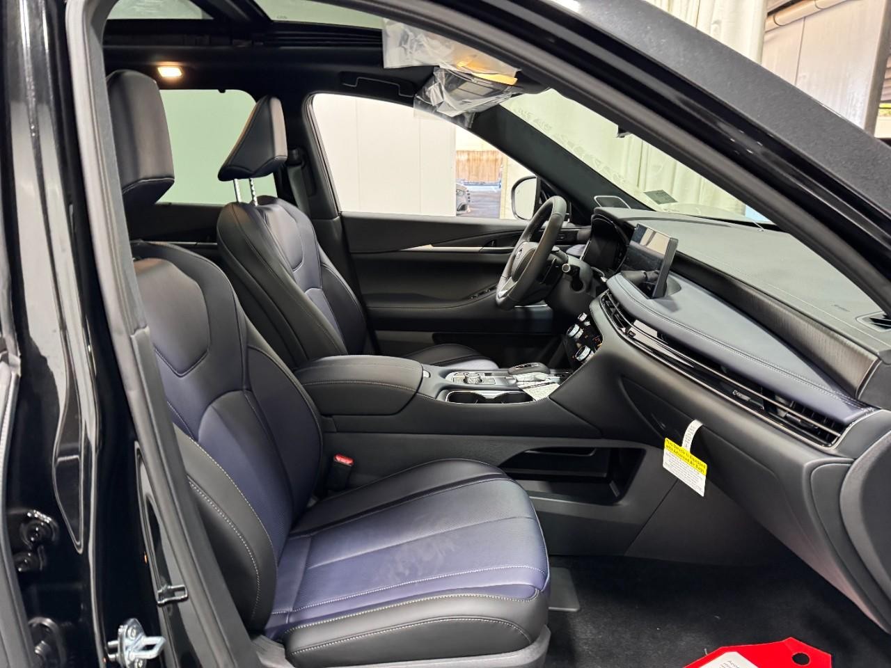 INFINITI QX60 Vehicle Full-screen Gallery Image 21