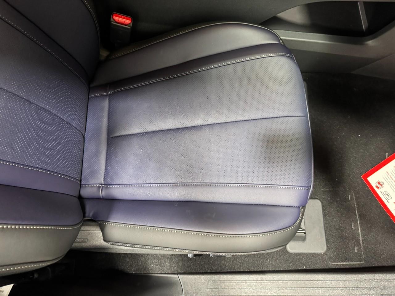 INFINITI QX60 Vehicle Full-screen Gallery Image 22