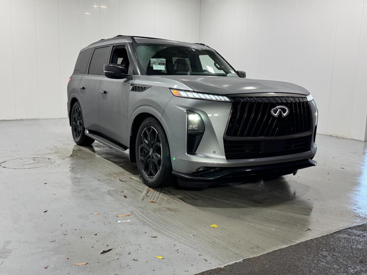 INFINITI QX80 Vehicle Full-screen Gallery Image 6