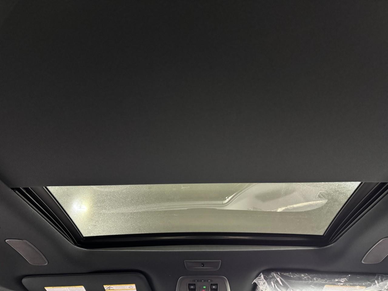 INFINITI QX80 Vehicle Full-screen Gallery Image 14