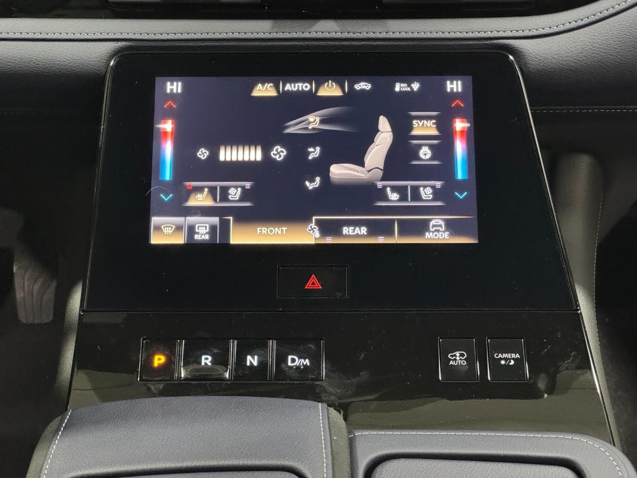 INFINITI QX80 Vehicle Full-screen Gallery Image 18