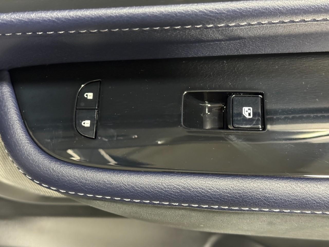 INFINITI QX80 Vehicle Full-screen Gallery Image 24