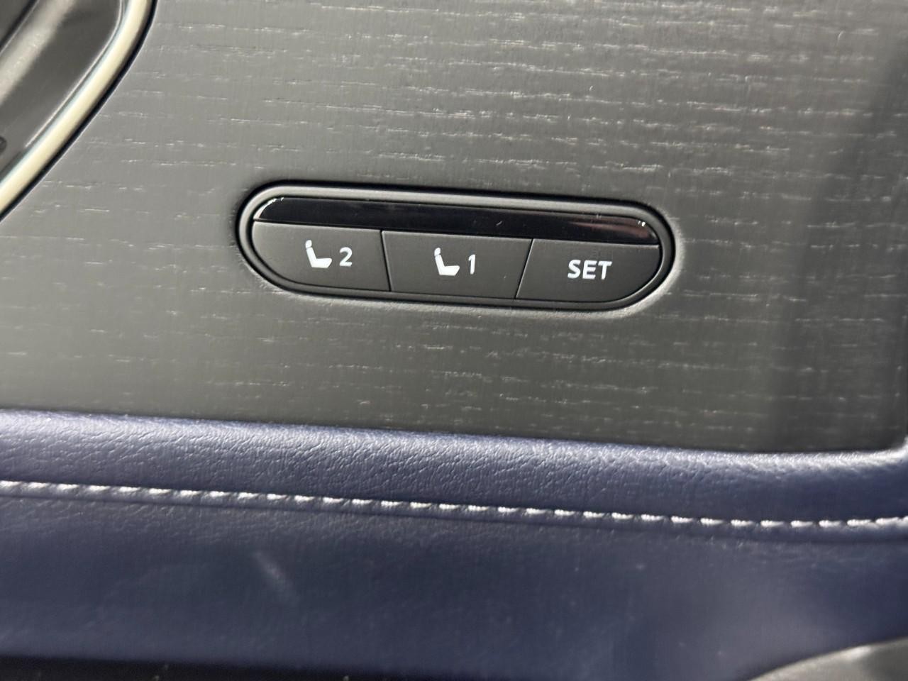 INFINITI QX80 Vehicle Full-screen Gallery Image 26