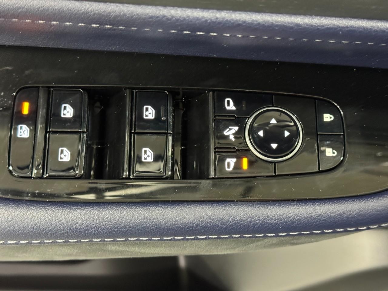 INFINITI QX80 Vehicle Full-screen Gallery Image 27