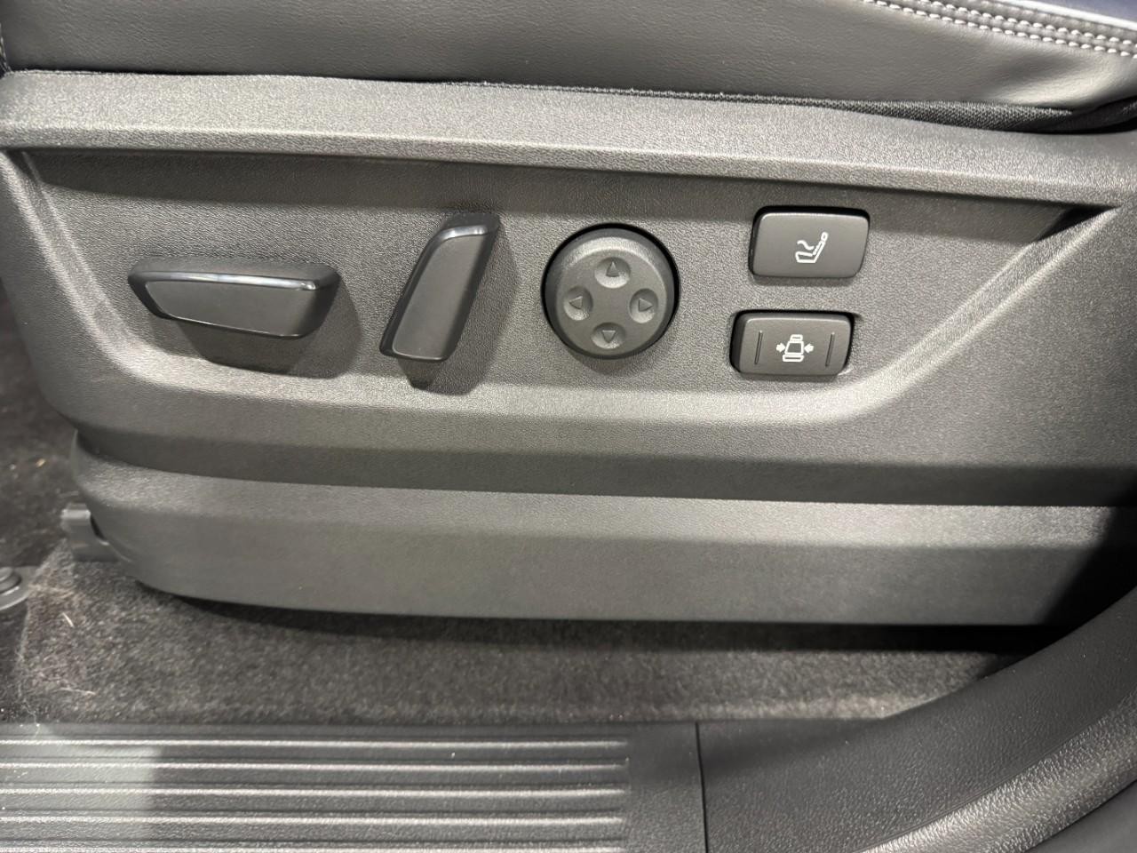 INFINITI QX80 Vehicle Full-screen Gallery Image 30