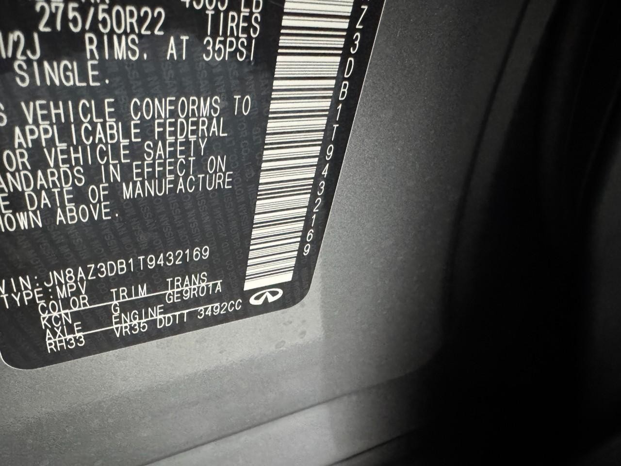 INFINITI QX80 Vehicle Full-screen Gallery Image 36