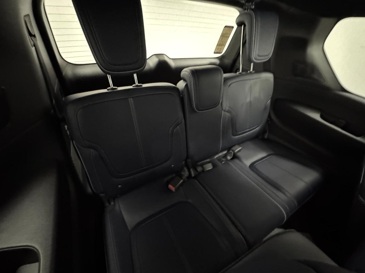 INFINITI QX80 Vehicle Full-screen Gallery Image 12