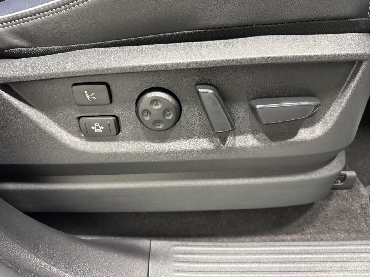 INFINITI QX80 Vehicle Full-screen Gallery Image 23