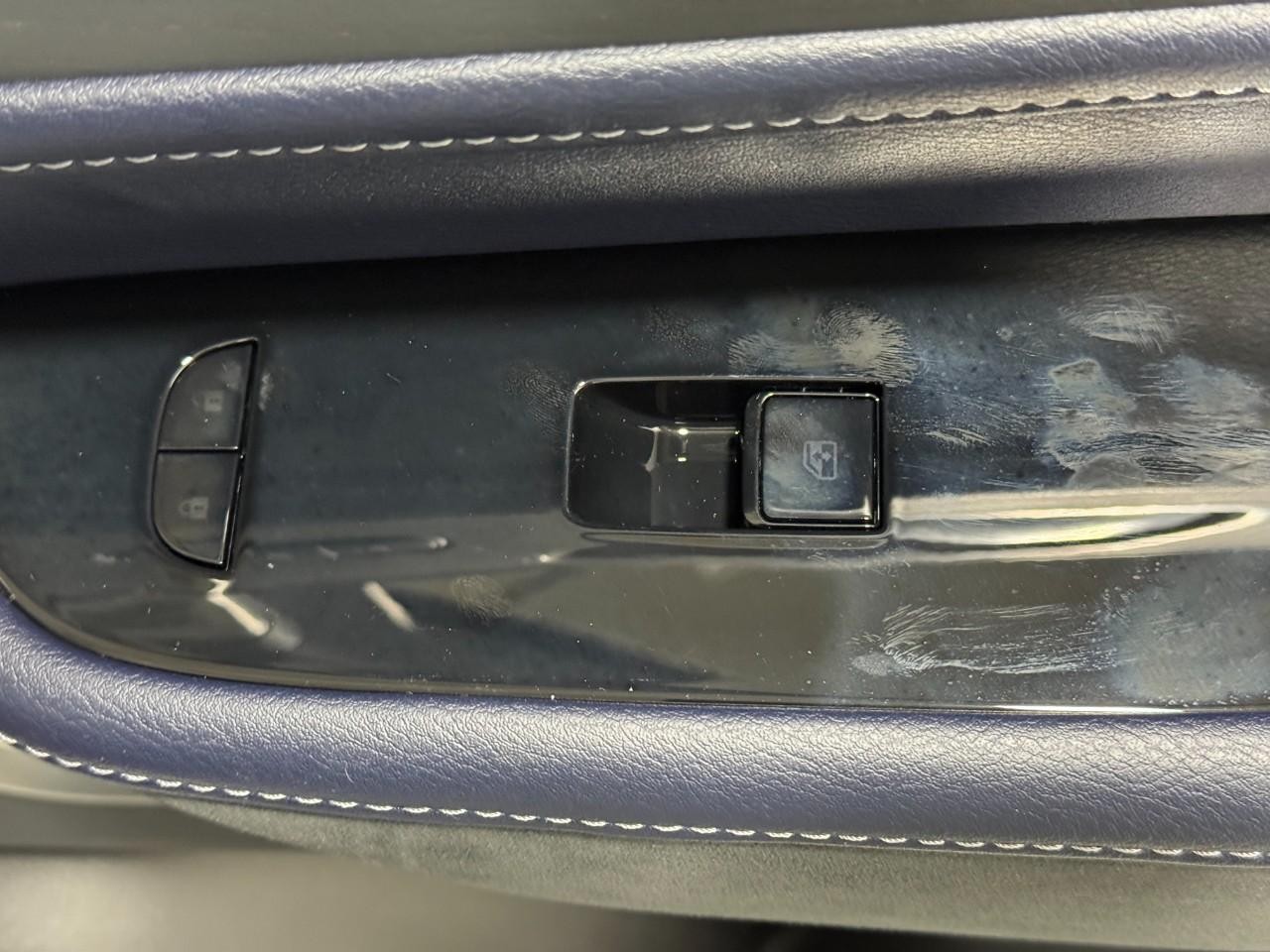 INFINITI QX80 Vehicle Full-screen Gallery Image 25