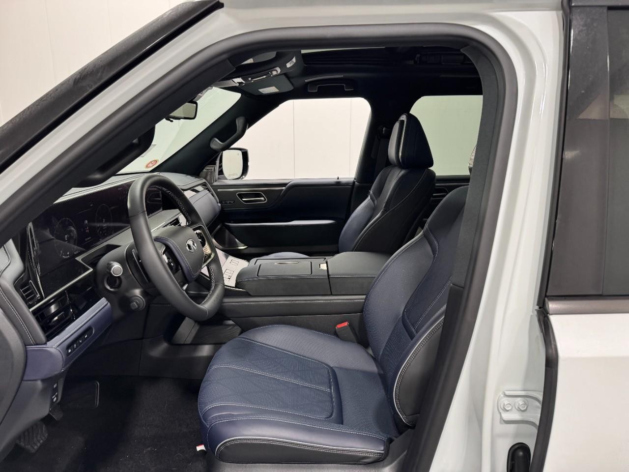 INFINITI QX80 Vehicle Full-screen Gallery Image 29