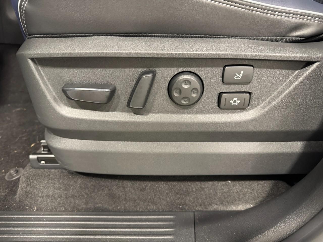 INFINITI QX80 Vehicle Full-screen Gallery Image 31