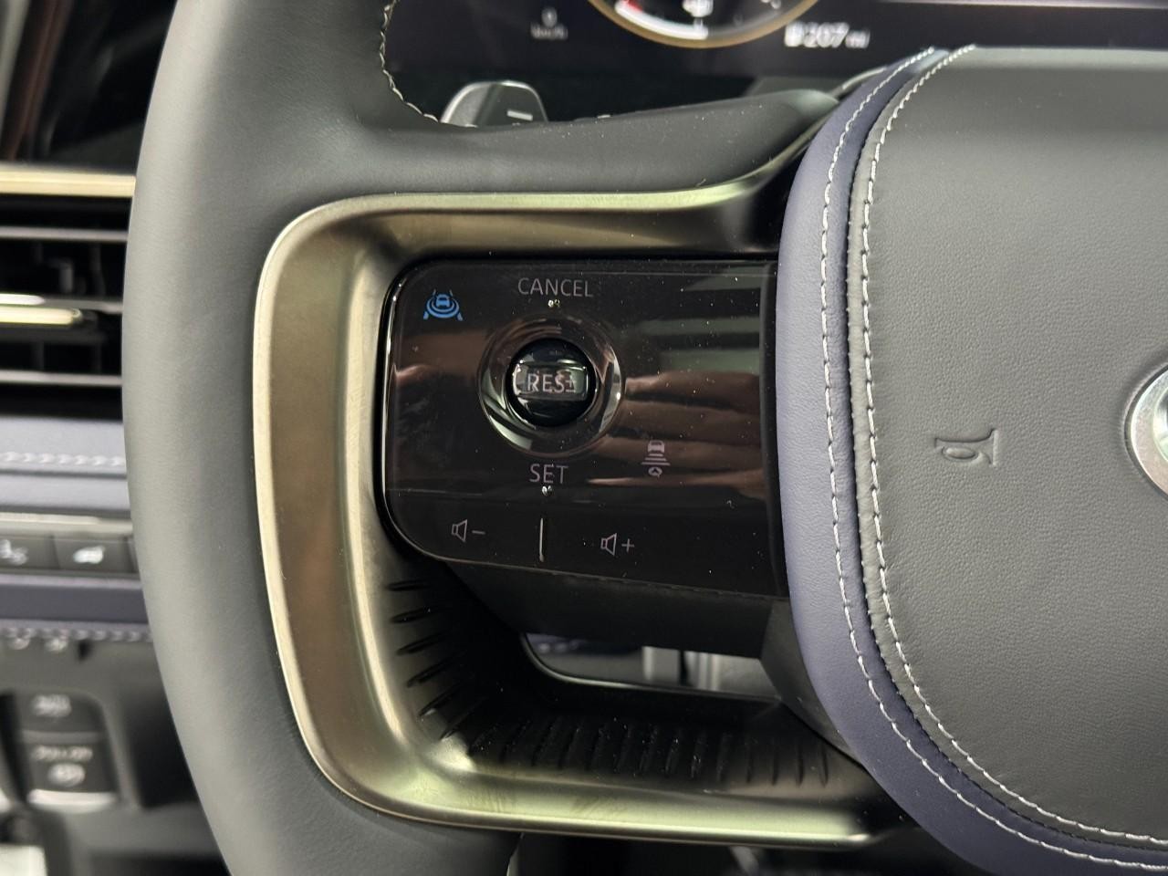 INFINITI QX80 Vehicle Full-screen Gallery Image 33