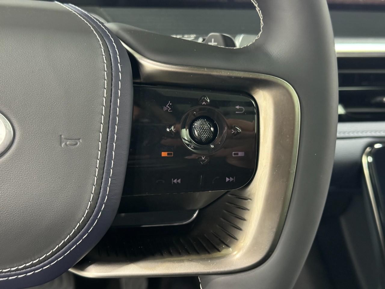 INFINITI QX80 Vehicle Full-screen Gallery Image 34