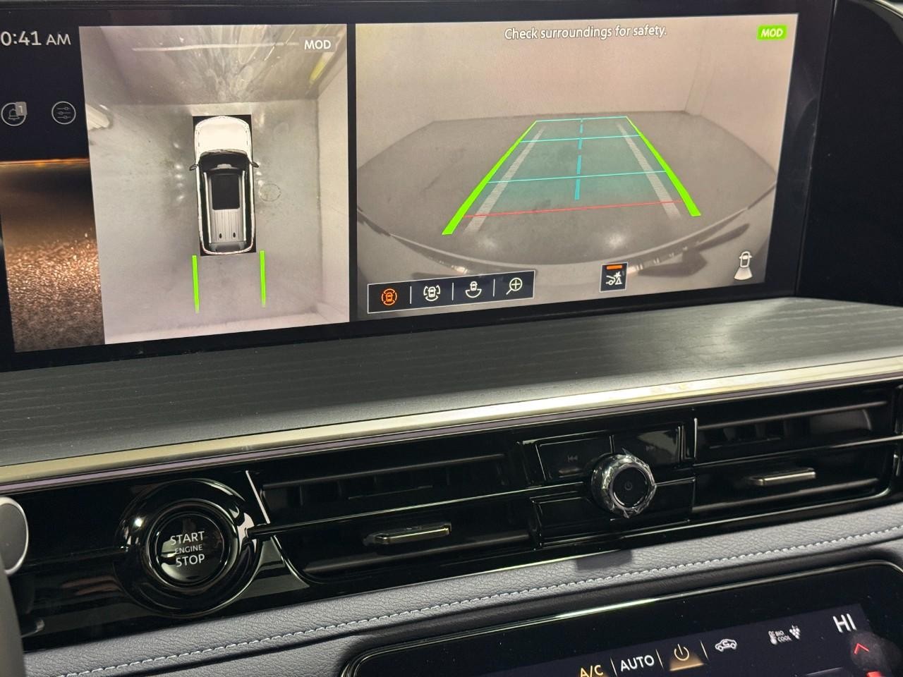 INFINITI QX80 Vehicle Full-screen Gallery Image 36