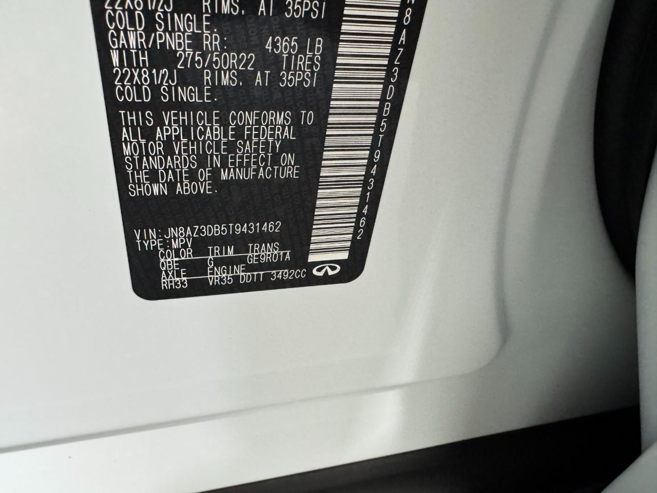 INFINITI QX80 Vehicle Full-screen Gallery Image 37