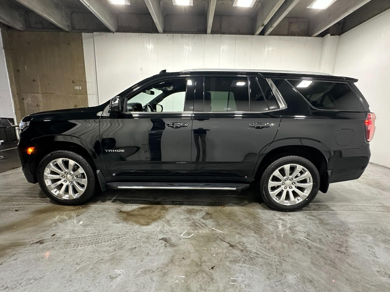 Chevrolet Tahoe Vehicle Full-screen Gallery Image 2