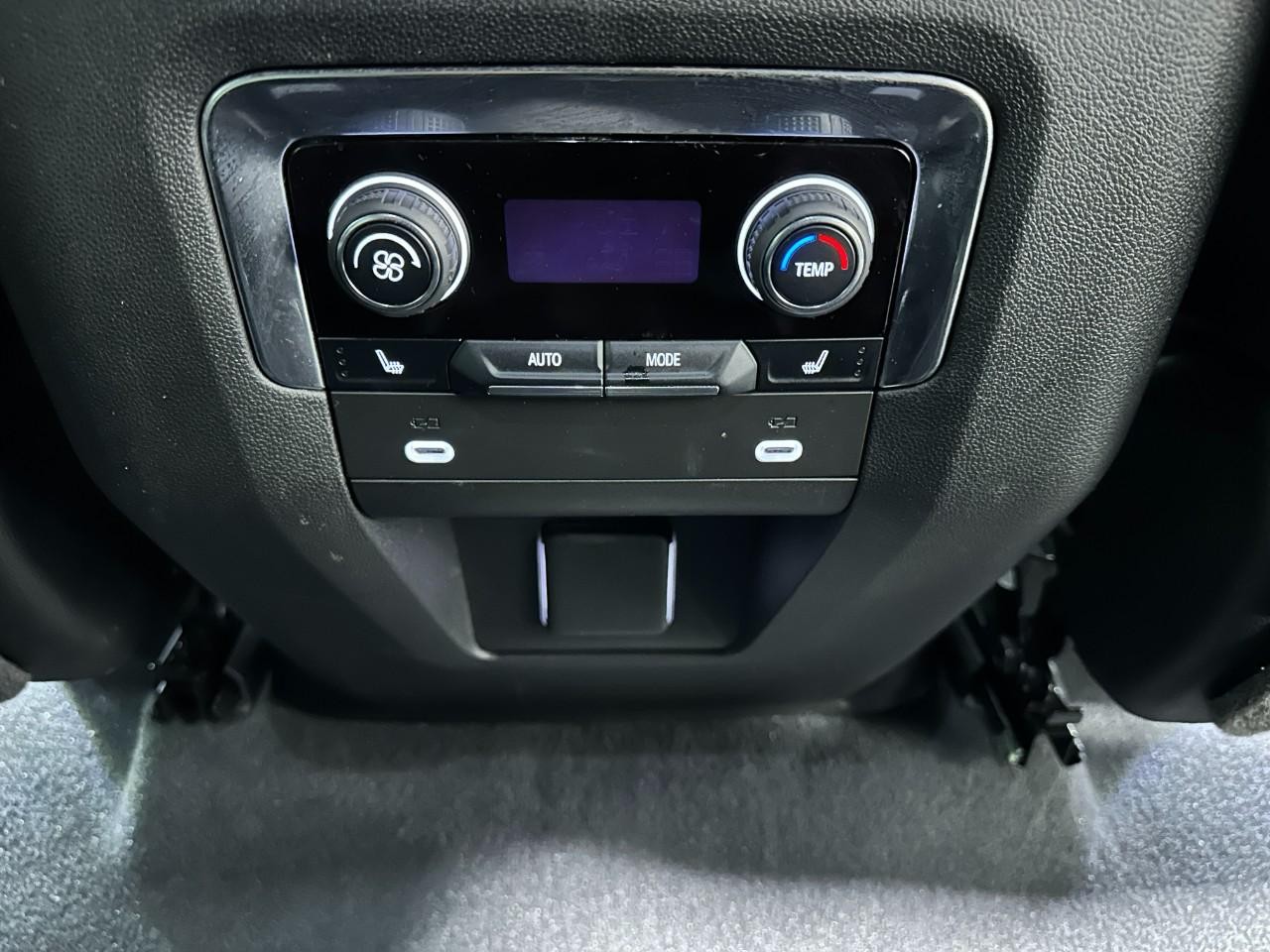 Chevrolet Tahoe Vehicle Full-screen Gallery Image 14