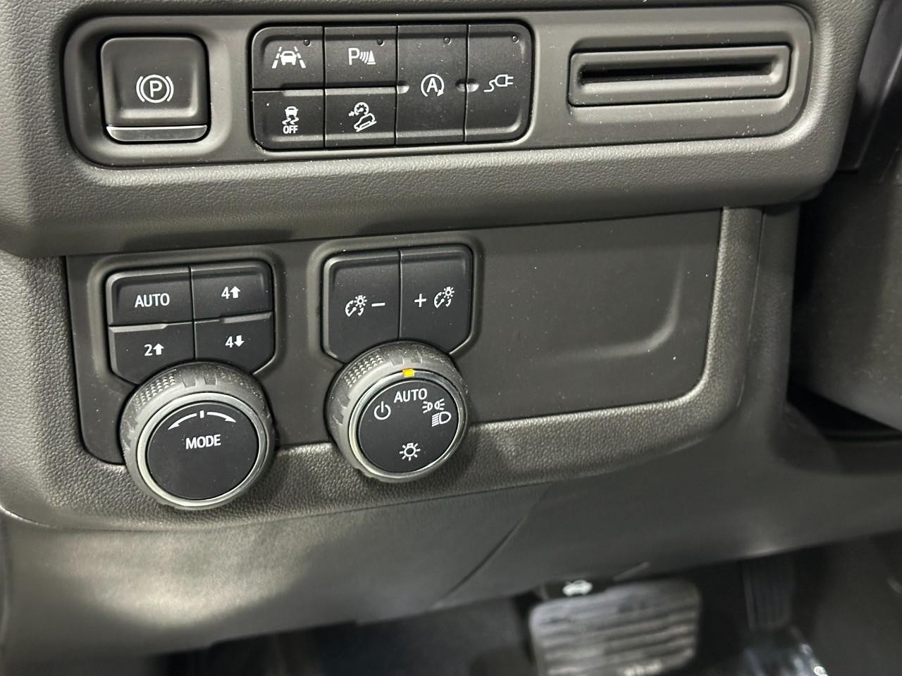 Chevrolet Tahoe Vehicle Full-screen Gallery Image 25