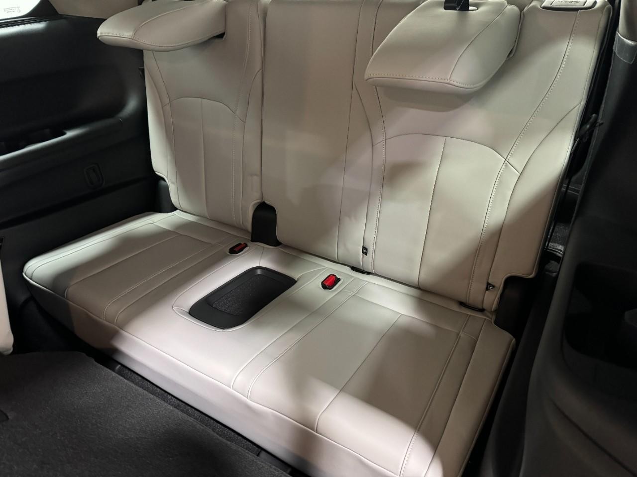 INFINITI QX60 Vehicle Full-screen Gallery Image 8