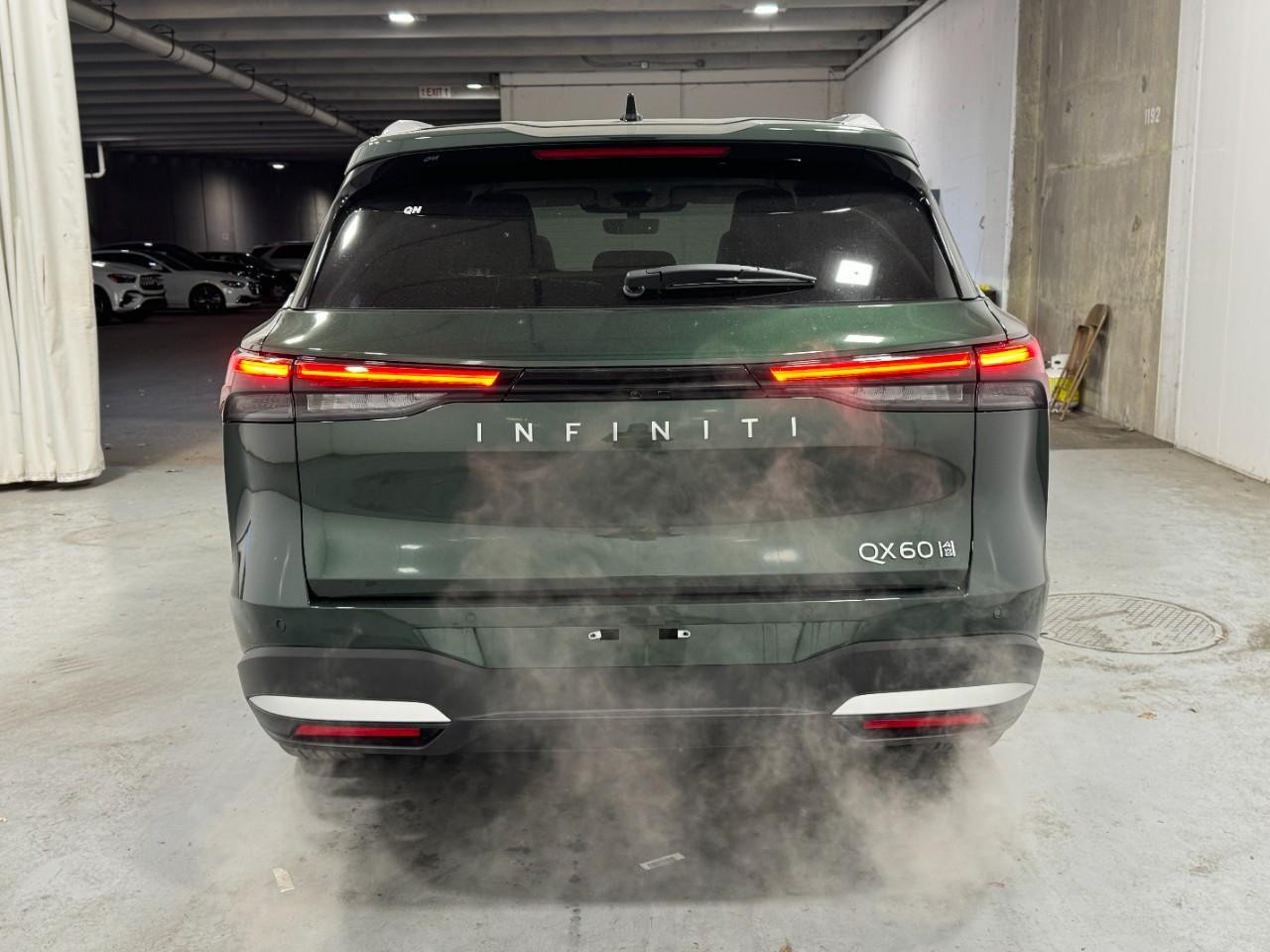 INFINITI QX60 Vehicle Full-screen Gallery Image 10