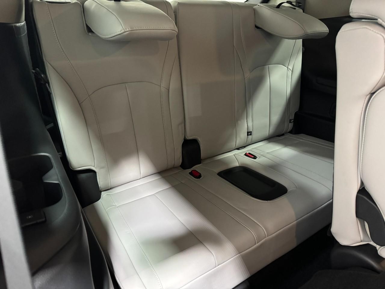 INFINITI QX60 Vehicle Full-screen Gallery Image 11