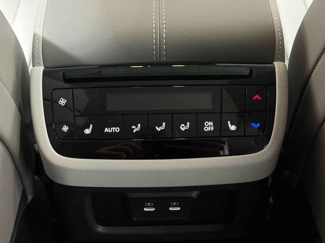 INFINITI QX60 Vehicle Full-screen Gallery Image 13