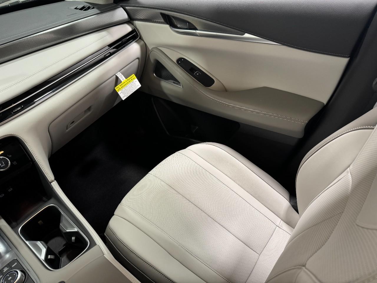 INFINITI QX60 Vehicle Full-screen Gallery Image 20