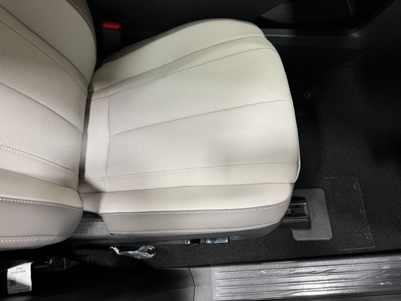 INFINITI QX60 Vehicle Full-screen Gallery Image 22