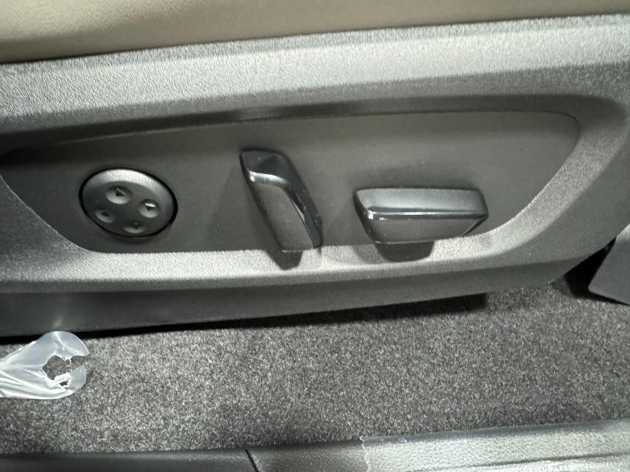 INFINITI QX60 Vehicle Full-screen Gallery Image 23