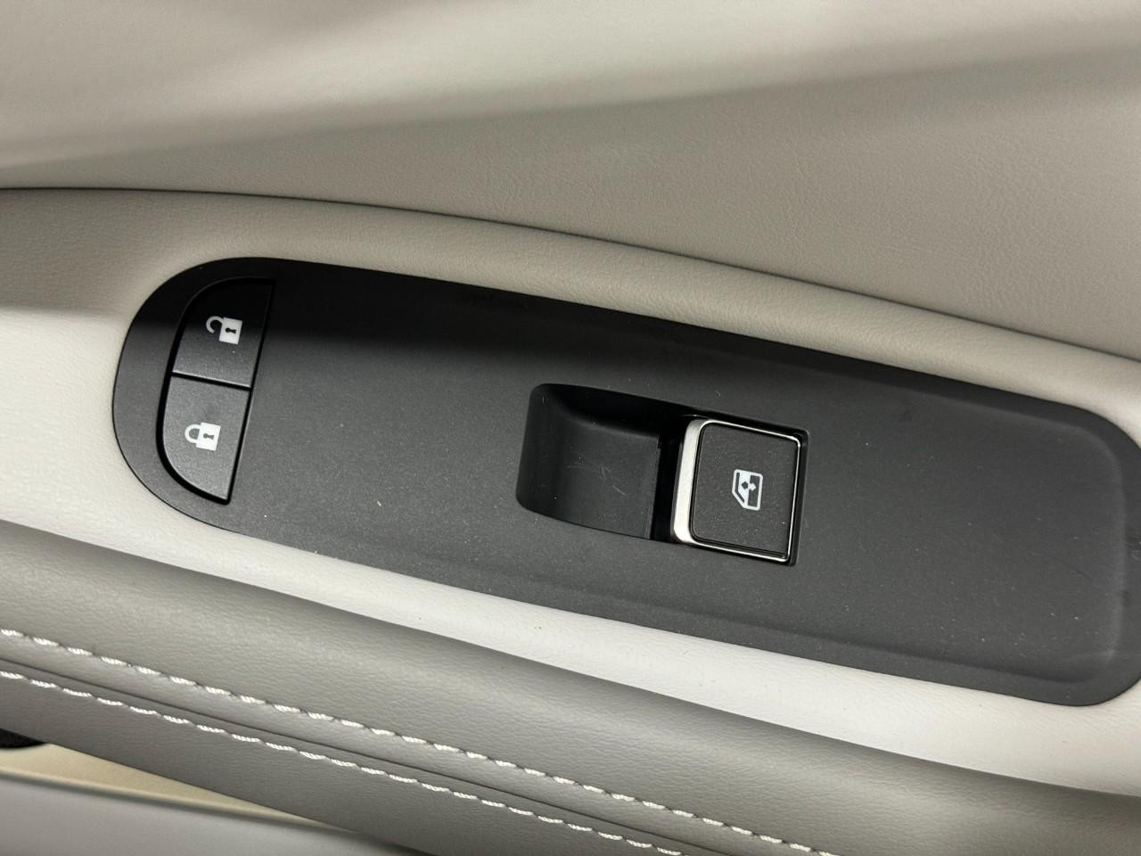 INFINITI QX60 Vehicle Full-screen Gallery Image 24