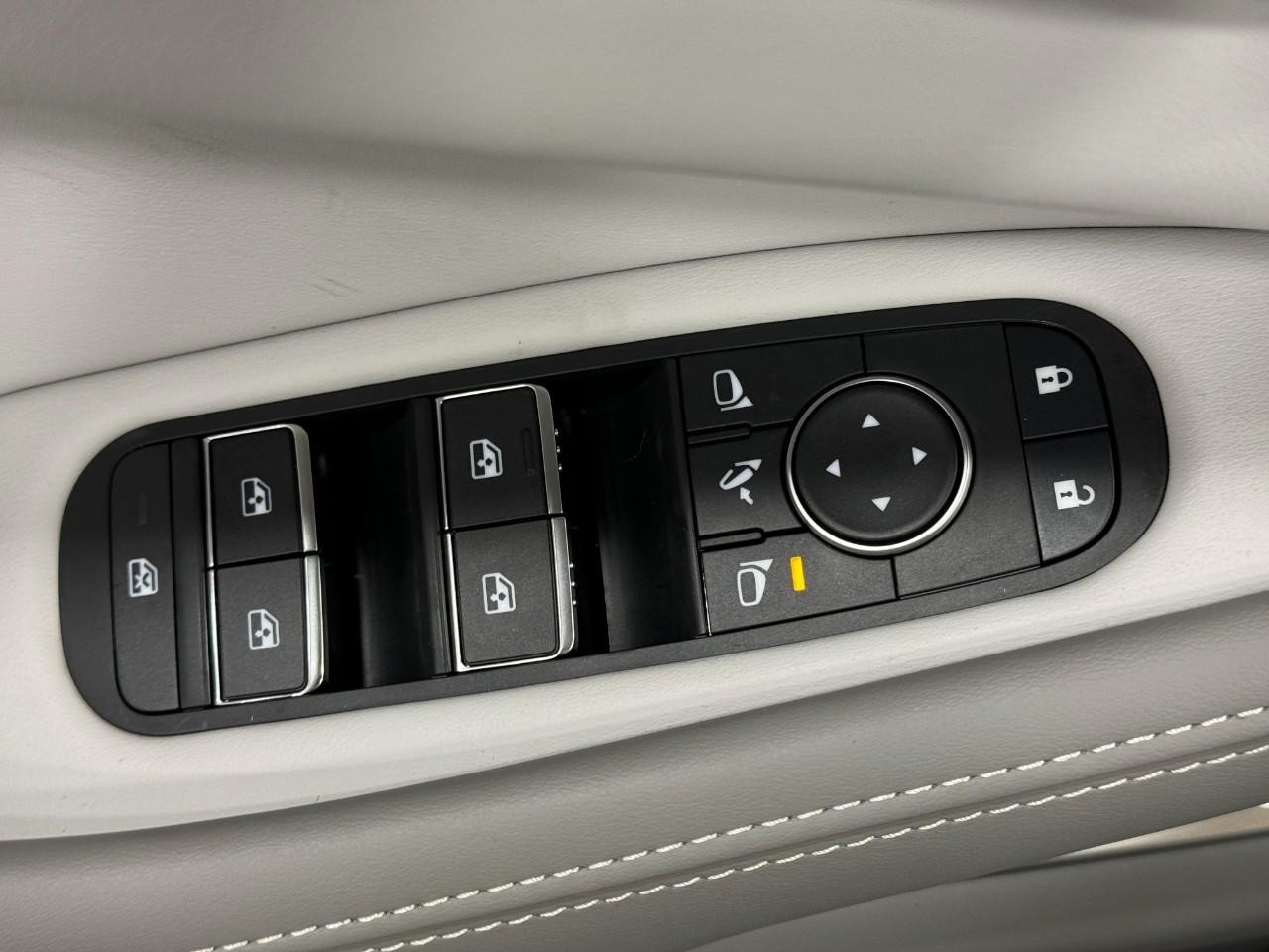 INFINITI QX60 Vehicle Full-screen Gallery Image 26