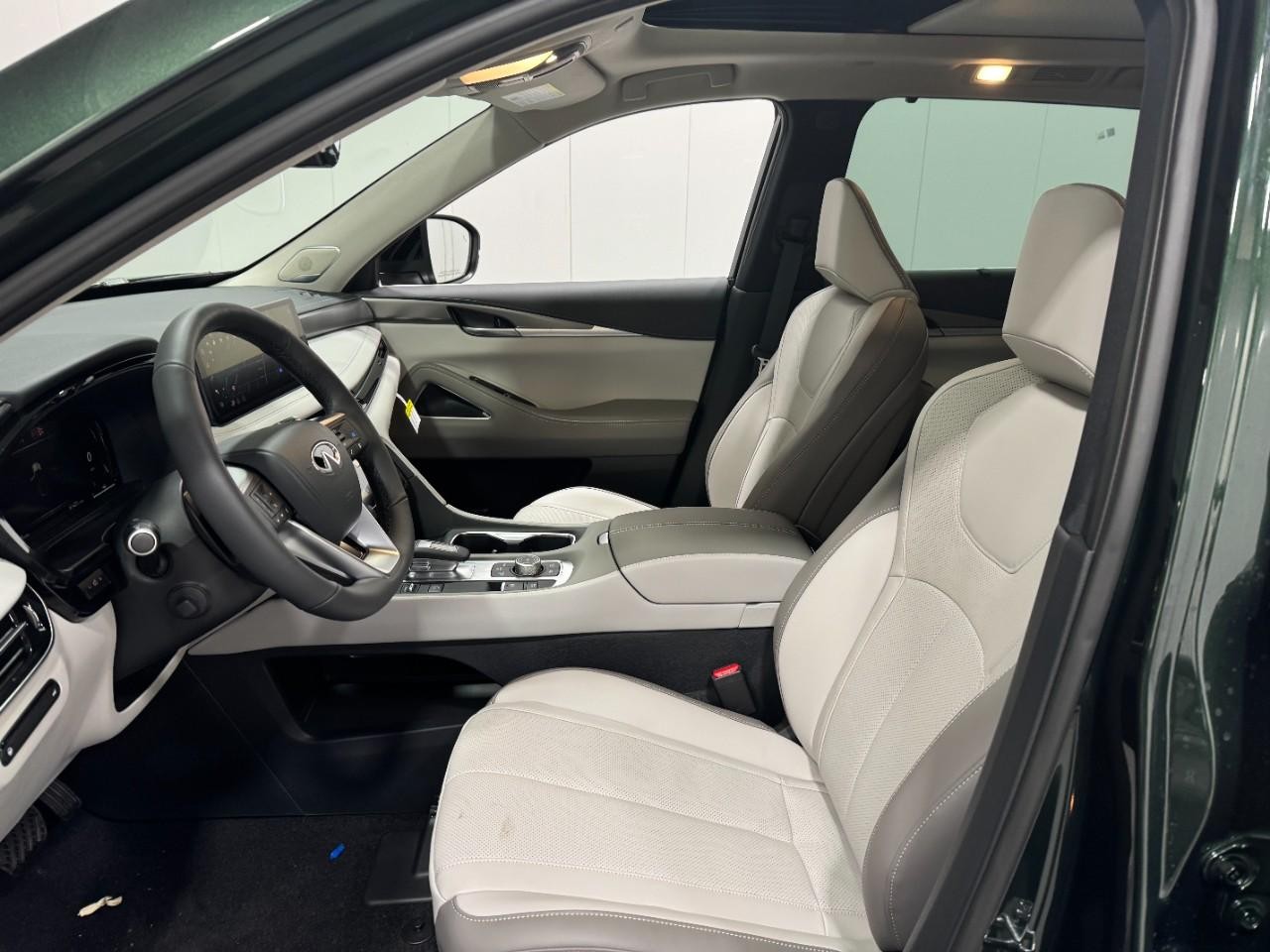 INFINITI QX60 Vehicle Full-screen Gallery Image 28