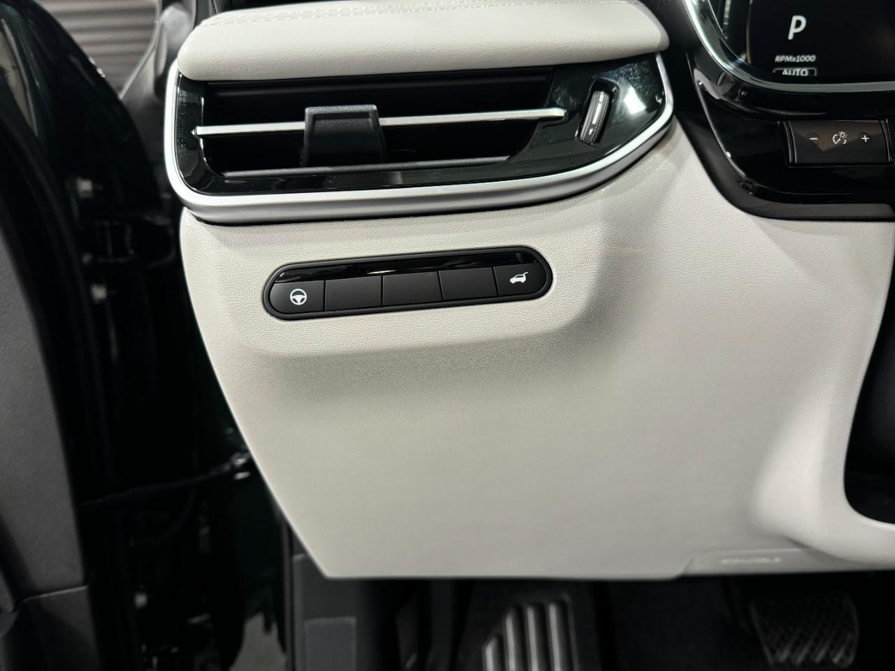 INFINITI QX60 Vehicle Full-screen Gallery Image 31