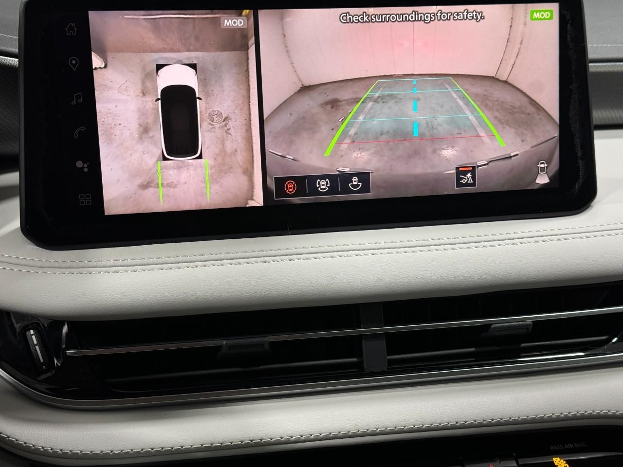 INFINITI QX60 Vehicle Full-screen Gallery Image 35