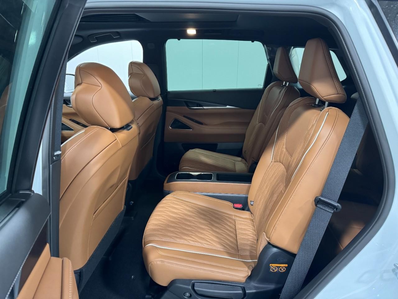 INFINITI QX60 Vehicle Full-screen Gallery Image 9