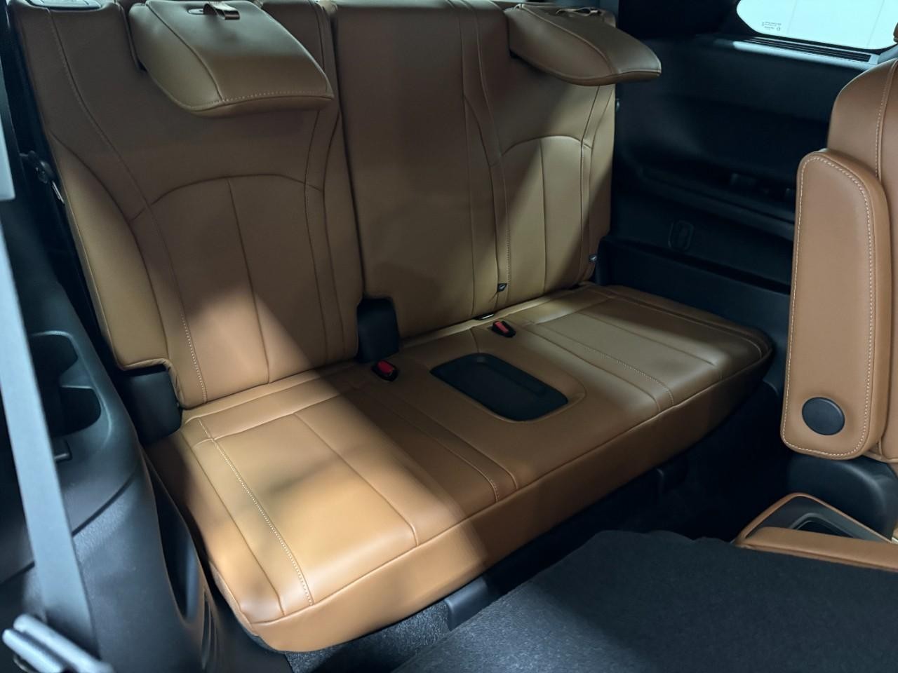 INFINITI QX60 Vehicle Full-screen Gallery Image 11