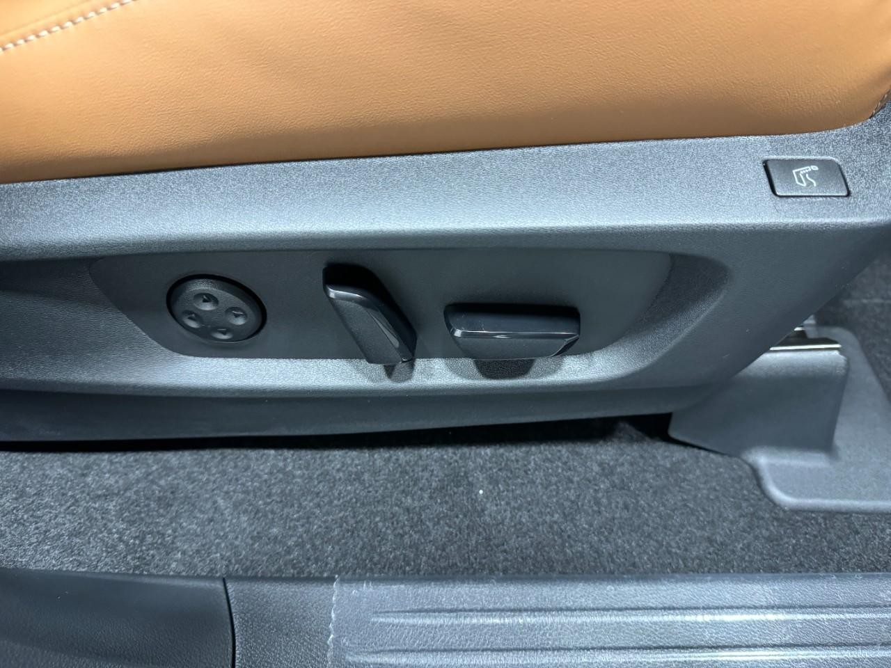 INFINITI QX60 Vehicle Full-screen Gallery Image 23