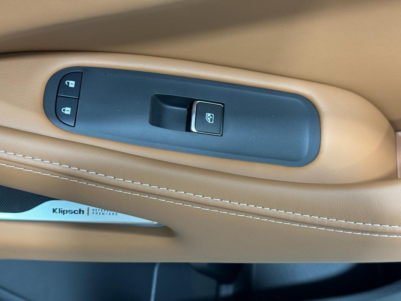 INFINITI QX60 Vehicle Full-screen Gallery Image 25