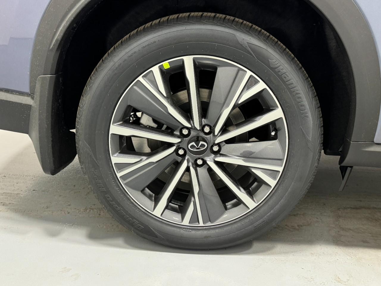 INFINITI QX60 Vehicle Full-screen Gallery Image 5