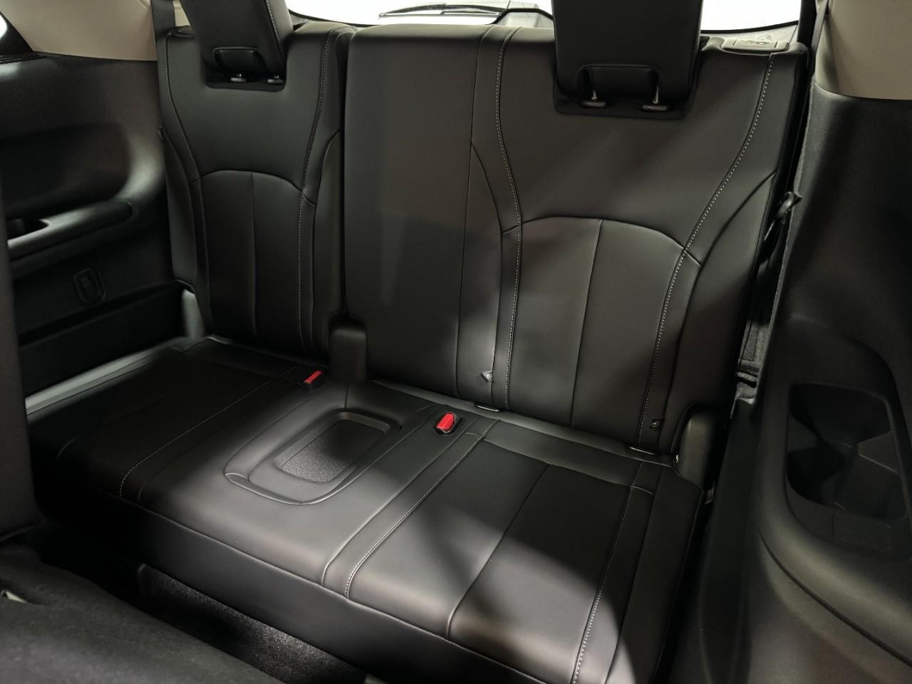 INFINITI QX60 Vehicle Full-screen Gallery Image 8