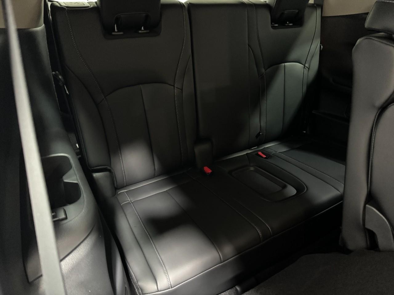 INFINITI QX60 Vehicle Full-screen Gallery Image 11