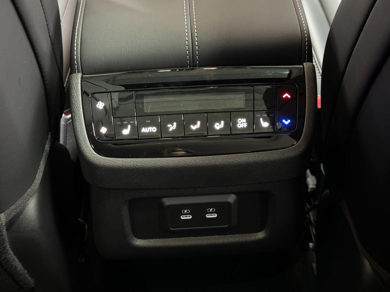 INFINITI QX60 Vehicle Full-screen Gallery Image 13