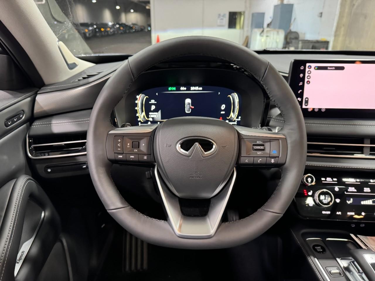 INFINITI QX60 Vehicle Full-screen Gallery Image 16