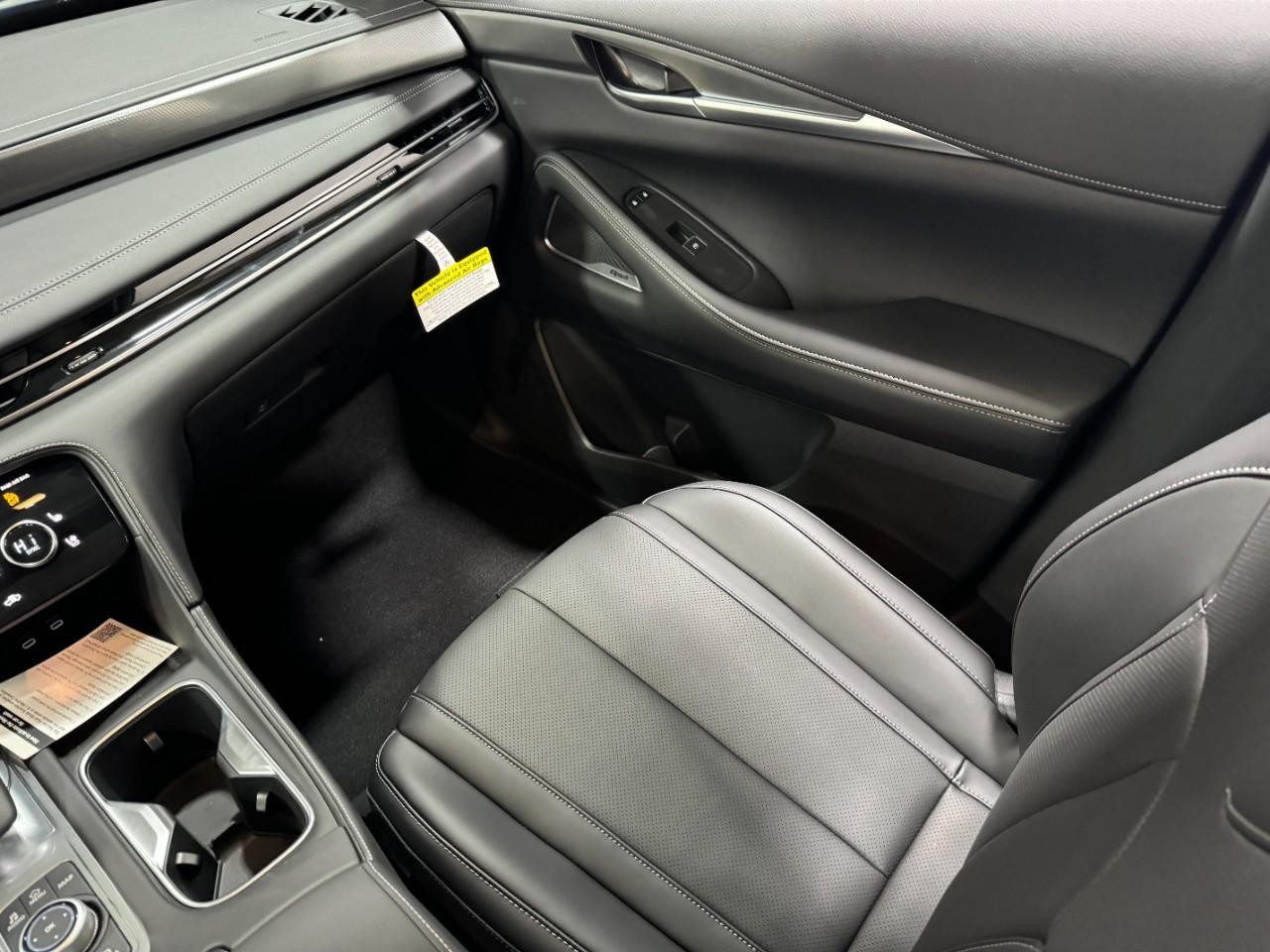 INFINITI QX60 Vehicle Full-screen Gallery Image 20